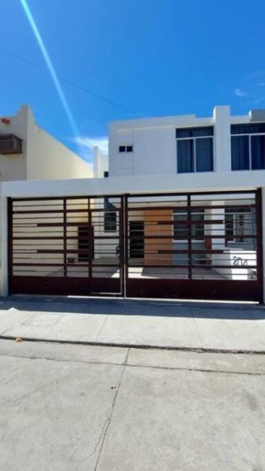 House 5 min by the beach, with wide open garage.